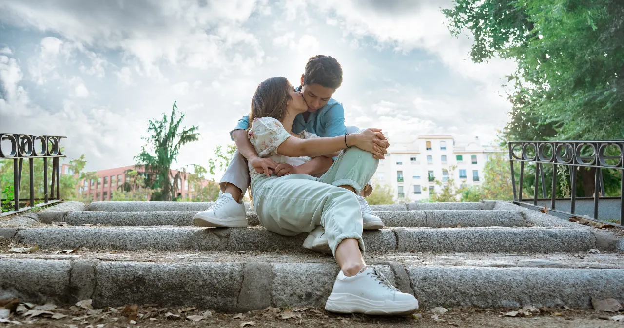 photo anne-laure, jeune étudiante de pau, n’imaginait pas que son acceptation à l’esthua d’angers en 2002 marquerait le début d’une aventure extraordinaire. &copy; adobestock