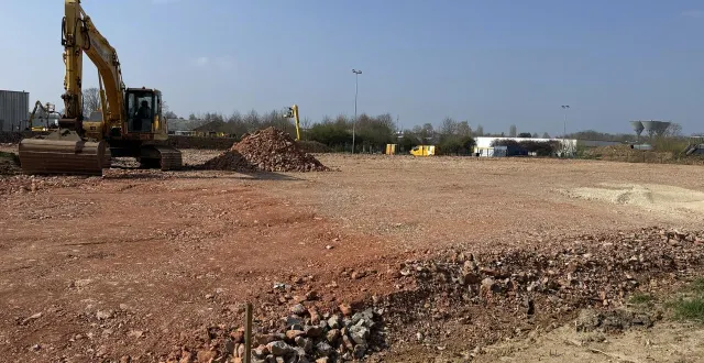 photo  l’enseigne contient plus va ouvrir un parc de stockage en containers à alençon (orne), dans la zone d’activités des grouas-gâtel à valframbert.  &copy;  ouest-france 