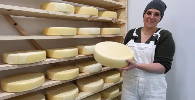photo  romane mordrelle est responsable de l’ensemble de la production de fromages au lait cru et au lait pasteurisé.  &copy;  ouest-france 