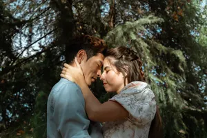 "le 15 octobre 2017, nous nous donnons rendez-vous près du château d'angers, au bout du monde. ce qui devait être une simple rencontre se transforme en trois heures de marche et de discussions intenses."