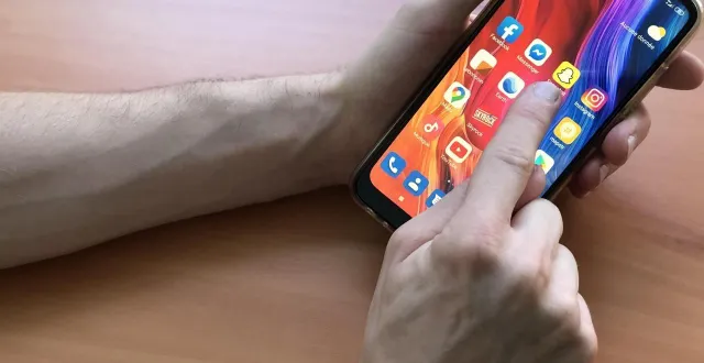 photo  l’homme utilisait différents pseudonymes et réseaux sociaux, dont il supprimait et téléchargeait de nouveau les applications.  &copy;  archives ouest france 