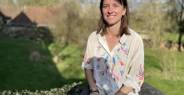 photo  géraldine lemaître renault, cueilleuse sauvage dans le perche, publie son premier roman.  &copy;  ouest-france 