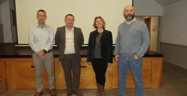 photo  le maire des bois-d’anjou sandro gendron avec, à ses côtés, les deux maires délégués dean blouin à brion (à gauche) et samuel maupetit à saint-georges-du-bois, ainsi que la première adjointe marie beaudusseau.  &copy;  co 
