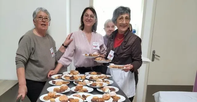 photo  de gauche à droite : yannicke bahier aux côtés d’isabelle baumier-haudry trésorière, marielle vincent-guitton secrétaire, et en arrière-plan marie-christine moisan membre active.  &copy;  co 