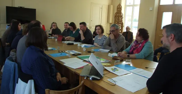 photo  les conseillers lors du vote des adjoints.  &copy;  ouest-france 