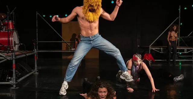 photo  vendredi et samedi, au festival conversations, delirious night, une tentative joyeuse et urgente de danser l’effondrement.  &copy;  béa borgers 