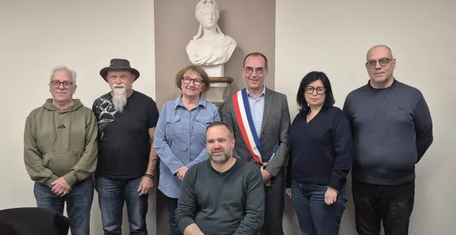 photo  le maire, les adjoints et les conseillers délégués ont été élus lors du premier conseil municipal vendredi 20 mars 2026 à souligné-sous-ballon (sarthe).  &copy;  ouest-france 