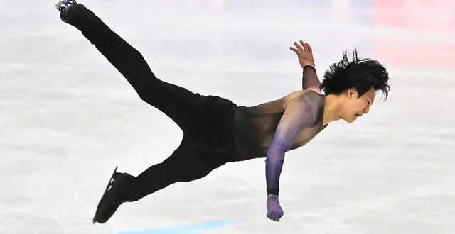 photo  le patineur français adam siao him fa lors de sa performance sur le programme court des mondiaux de patinage, jeudi 26 mars 2026.  &copy;  michal cizek / afp 