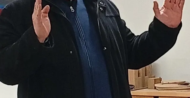 photo  marc salmon dans son atelier, son univers  &copy;  ouest-france 