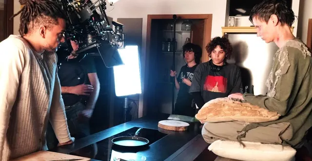 photo  pendant le tournage du court-métrage dans l’une des pièces du manoir, chamboulée pour l’occasion.  &copy;  ouest-france 