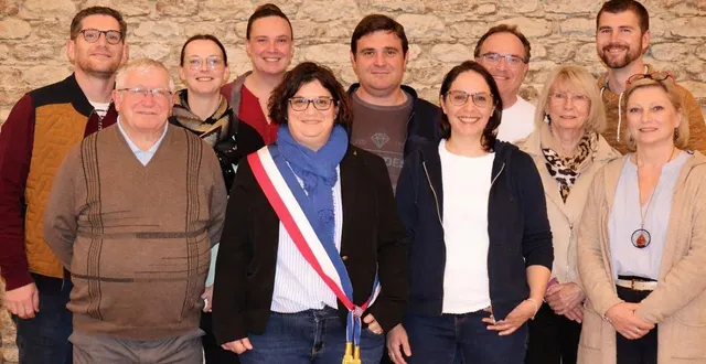 photo  de gauche à droite : ludovic halluin, hubert lange, premier adjoint ; sarah duvent, delphine maurille, katia halluin, maire ; alexandre auffray, aurélie lefèvre, 2e adjointe ; patrick rousseau, joée harotte, thomas amette, emmanuelle helleboid.  &copy;  fournie par la mairie 
