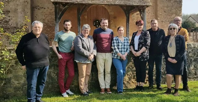 photo  visage du nouveau conseil municipal de terrehault. de gauche à droite : jean-louis fouqueray, maxime guillet, elisabeth langot, adrien girard, lola jardin, gaëlle tison, jean-claude guillet, françoise dodin et christophe olivier. absentes sur la photo : monique aubry et jacqueline lesould.  &copy;  le maine libre 