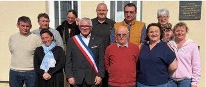 photo  le conseil municipal nouvellement élu.  &copy;  ouest-france 