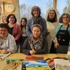 photo pour véronique lesage, debout au centre, l’objectif de l’atelier de peinture est avant tout « de se faire plaisir ».