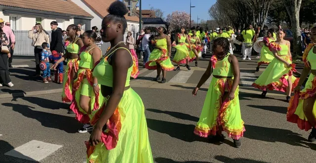 photo  fanfares et percussions animeront le défilé à travers les rues du village, pour le bonheur du public, invité à suivre la déambulation.  &copy;  ouest-france 