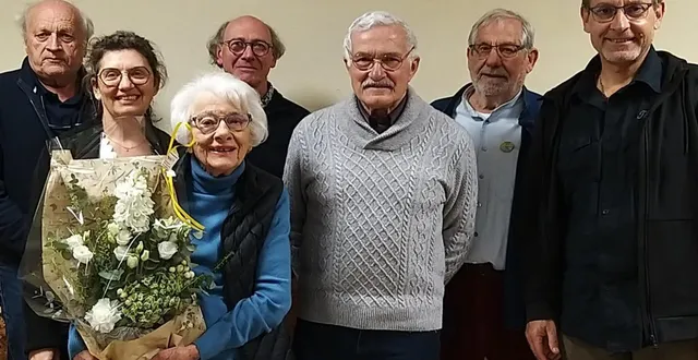 photo  après 48 ans de présidence, jocelyne pinon quitte ses fonctions de présidente et transmet le flambeau à philippe leclerc (tout à droite).  &copy;  ouest-france 