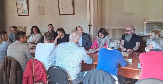 photo  le nouveau conseil municipal d’étriché s’est réuni samedi, en mairie, pour procéder à l’élection du maire et de ses adjoints.  &copy;  co 