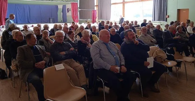 photo  les participants de l’assemblée générale de l’union départementale des personnels et retraités de la gendarmerie.  &copy;  le maine libre 