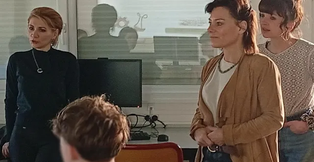 photo  la principale anne-laure girault, avec noémie fougeray, professeur d’allemand (à droite) et tadjana baronkin (à gauche), professeurde français à stuhr.  &copy;  le maine libre 