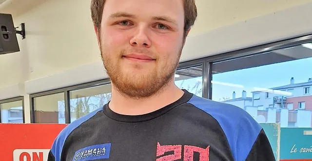 photo  louis était venu accompagner un copain. sollicité, il a donné son sang pour la première fois.  &copy;  le maine libre. 