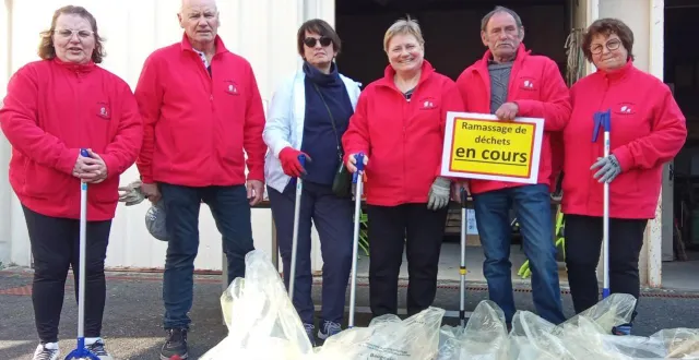 photo  les bénévoles et leur collecte.  &copy;  co 