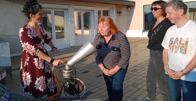 photo  carine henry enregistre ici deux bretons d’anjou, patou vial et yves morin, en présence d’angèle hérault, médiatrice culturelle au thv.  &copy;  co 