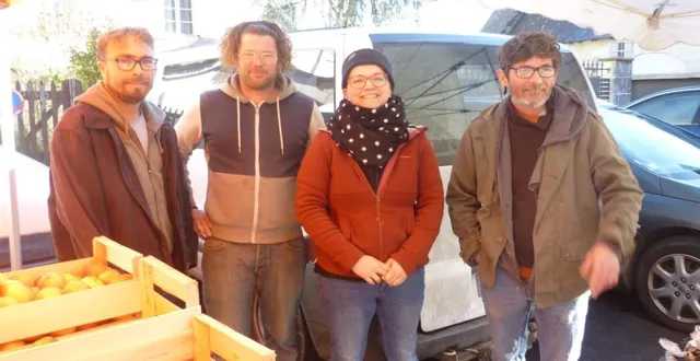 photo  les fidèles commerçants du marché qui seront, dimanche 29, les chefs de file du marché de printemps.  &copy;  co 