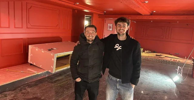 photo  maxime carlo et sinclair maurier préparent l’ouverture de la discothèque soho, place de la république au mans.  &copy;  le maine libre 