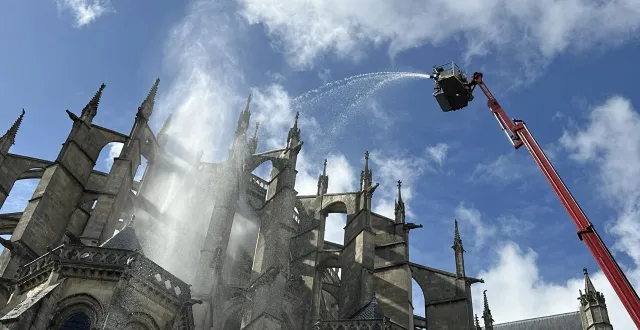 photo  les sapeurs pompiers de la sarthe ont simulé une intervention, jeudi 26 mars 2026, au mans.  &copy;  ouest-france 