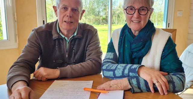 photo  jacky gledel et chantal poudré dressent un bilan des 10 ans de l’association solidarité migrants d’une rive à l’autre.  &copy;  ouest-france. 