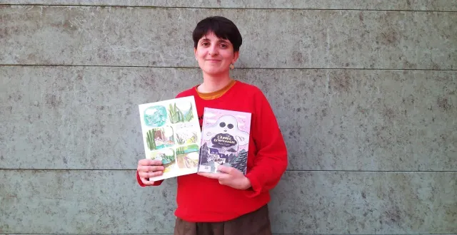 photo  ariane hugues, autrice en résidence, avec sa bande dessinée, l’année extraordinaire, paru en 2023.  &copy;  ouest-france 