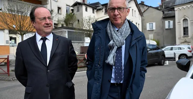 photo  françois hollande et bernard combes, lors du second tour des élections municipales, le 22 mars 2026  &copy;  photopqr/la montagne/maxppp 