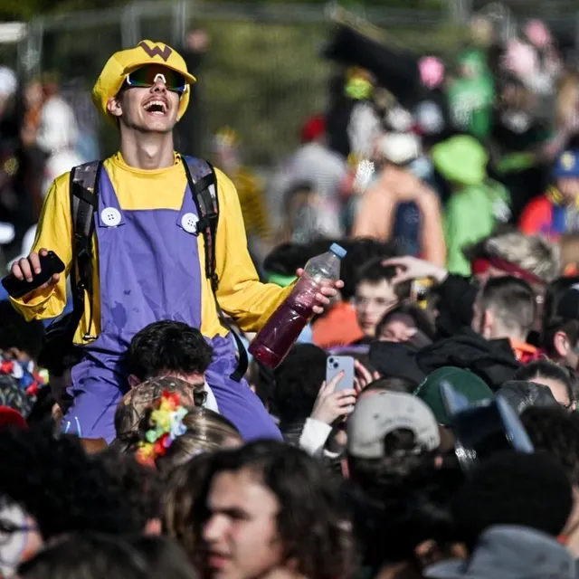 photo ce jeudi 26 mars, s’est déroulé le carnaval étudiant de caen avec 32 000 carnavaliers pour cette 27e édition.  ©  martin roche / ouest-france