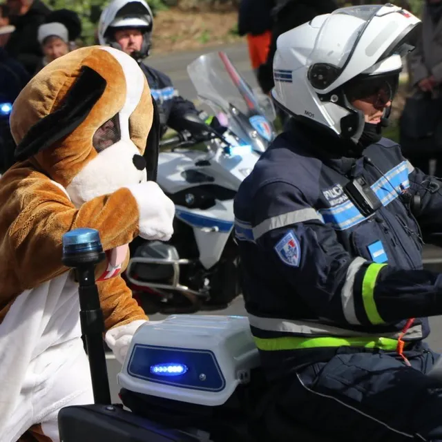photo on l’a vu lors de l’édition 2025, calvin est revenu pour cette 27e édition du carnaval étudiant et a (re) fait la course avec les policiers motards.  ©  ouest-france