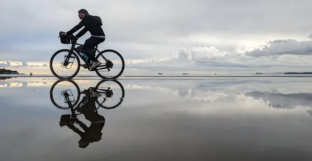photo  gabin decker lors de son périple entre la normandie et la grèce. malgré son asthme, il a pédalé plus de 4 000 km, depuis ouistreham (calvados).  &copy;  collection personnelle 