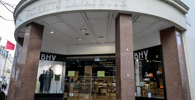 photo  l’enseigne bhv a pris la suite des galeries lafayette, mais le magasin reste toujours propriété du groupe sgm (société des grands magasins).  &copy;  photo le maine libre - yvon loué 