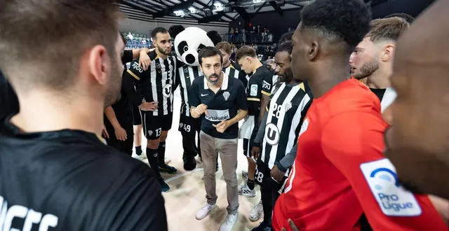 photo  joël da silva et ses joueurs veulent encore croire au maintien.  &copy;  co-regine lemarchand 