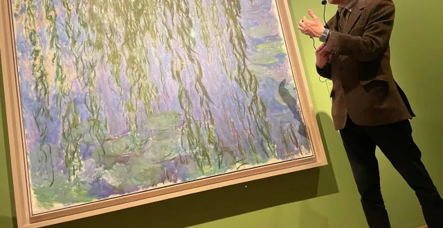 photo  «nymphéas avec rameaux de saule, 1916-1919», commenté par cyrille sciama, directeur général du musée de giverny.  &copy;  ouest-france 