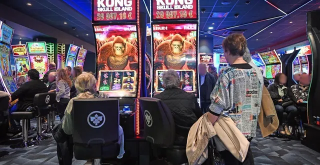 photo  le casino de saumur, premier de maine-et-loire, a ouvert ses portes ce jeudi 26 mars.  &copy;  jérôme fouquet/ouest-france 