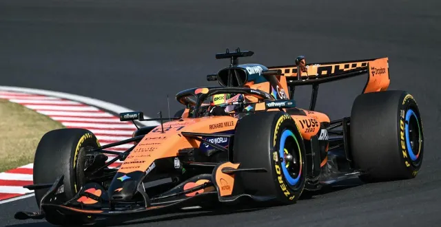 photo  l’australien oscar piastri (mclaren-mercedes) s’est montré le plus rapide lors de la deuxième séance d’essais libres du grand prix du japon.  &copy;  afp 