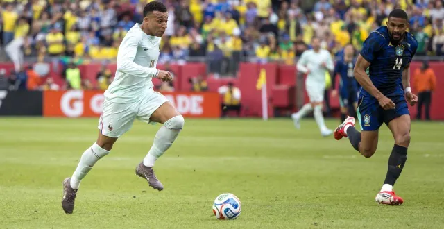 photo  kylian mbappé est encore critiqué par la presse espagnole qui l’accuse d’avoir fait fuiter l’erreur du real madrid concernant sa blessure au genou.  &copy;  vanessa carvalho / afp 