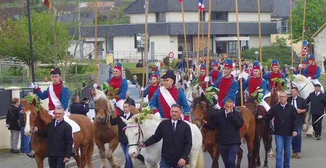 photo  dimanche matin, la procession des lanciers conduira la foule vers le cimetière pour la trahison de judas.  &copy;  archives le maine libre 