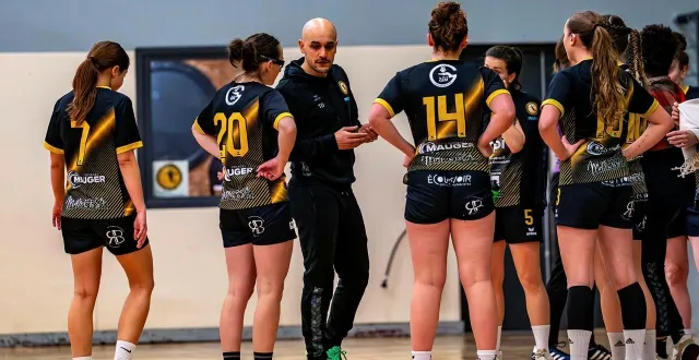 photo  tanguy denos et les joueuses de mamers veulent être champions de n3f dès ce week-end avant de basculer vers la coupe de france.  &copy;  arnaud despelchain 