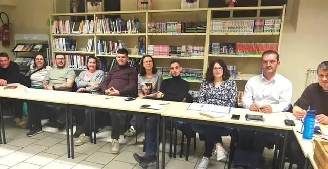 photo  mickaël fouchard, à droite sur la photo est accompagné de huit conseillers sortants et six nouveaux.  &copy;  mairie saint-sabine-sur-longève 