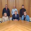 photo le maire de noyen-sur-sarthe (assis au centre) et ses adjoints.