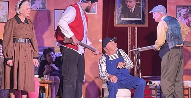 photo  les art’mnésiques interprètent une comédie légère, « un drôle d’héritage ».  &copy;  le maine libre 