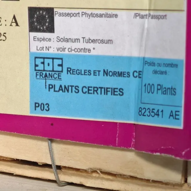 photo les emballages doivent comporter une étiquette officielle de certification de couleur bleue.  ©  image verte