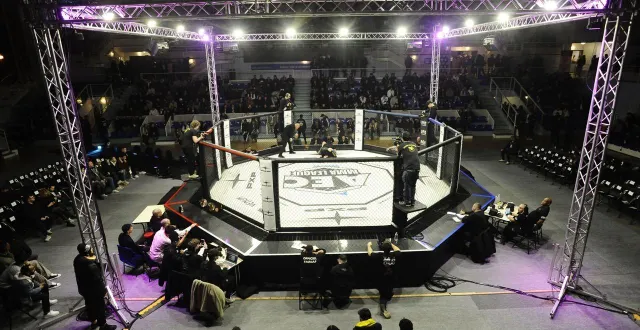 photo  la quatrième édition de la nuit des combattants a lieu vendredi 27 et samedi 28 mars 2026, au palais des caen-la-mer. particularité de la discipline : les compétiteurs s’affrontent dans une cage grillagée.  &copy;  archives ouest-france/photo d’illustration 