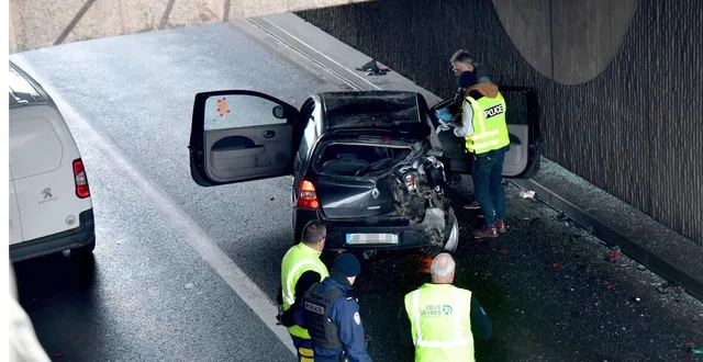 photo  très vite, policiers et pompiers s’étaient rendus sur les lieux de l’accident.  &copy;  co - marie delage 