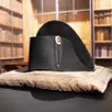 photo  un authentique chapeau porté par l’empereur napoléon ier lors de son exil à sainte-hélène, sera exposé au château de chantilly : il dormait dans les réserves du musée condé depuis 1904. 